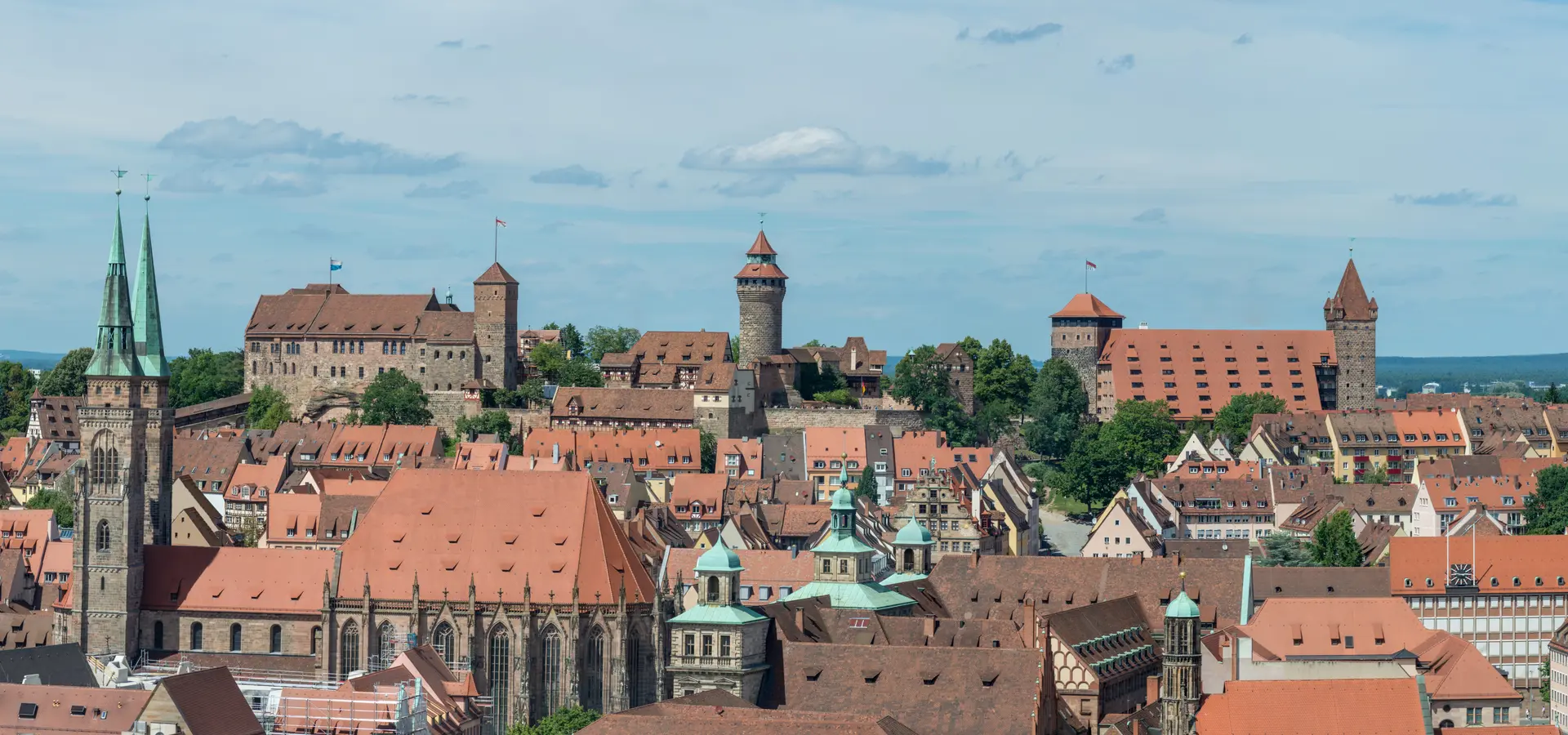 Kaiserburg und Altstadt von Nürnberg mit St. Sebald